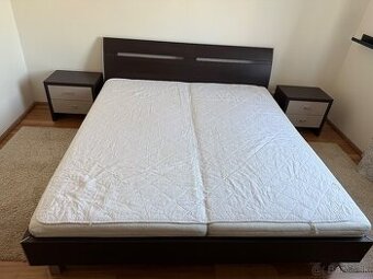 Predám posteľ s matracmi a skrinkami