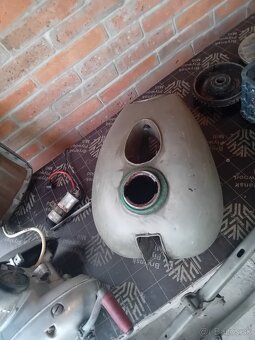Jawa perak komunista - 1