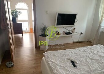 Zrekonštruovaný 5-izb. rodinný dom v Rovinke