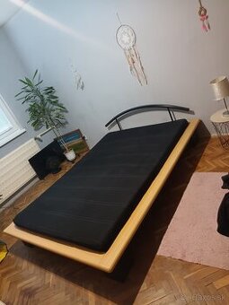 Manželská posteľ 90€