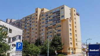 Garáž, 4 izby, 2 loggie a to všetko v samom srdci Dlhých Die