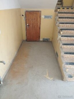 Parkovanie motorka - garažové statie areál Zvolen