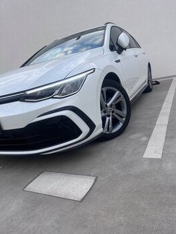 VW GOLF 8 110KW R-LINE / VÝHREV VOLANT / AMBIENT / FULL LED