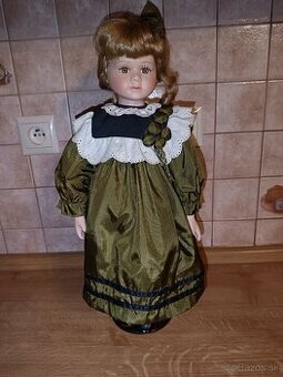 Porcelánová bábika.