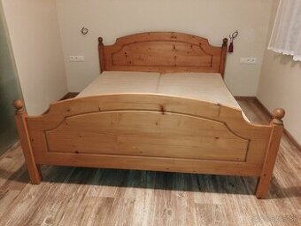 Postel z masivu