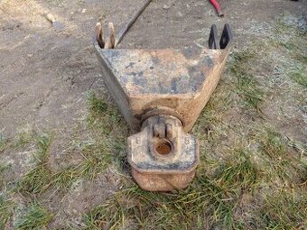 Konzola, záves, držiak tretieho bodu