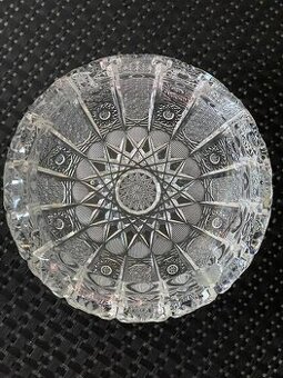 Krištálový brúsený popolník