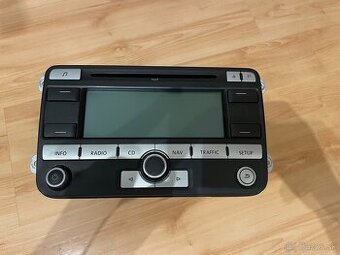 Originálne VW RNS300 rádio s navigáciou – TOP stav