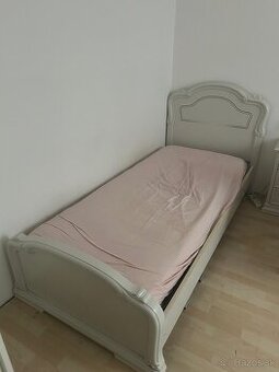 Jednolôžková posteľ s matracom – štýlová, zachovalá
