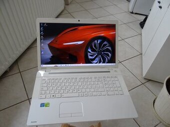 17.3" Toshiba L70/Core I5/ 8GB RAM/128SSD a 1TB HDD/NVidia