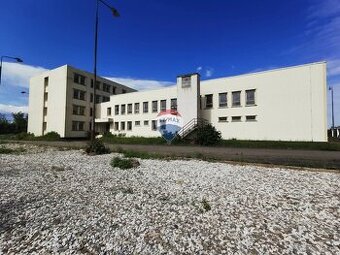 4 podlažná administratívna budova, Vranov nad Topľou