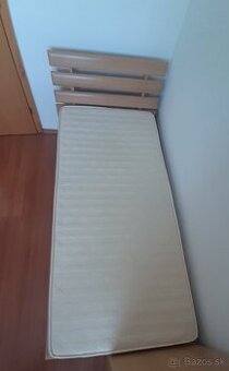 Posteľ