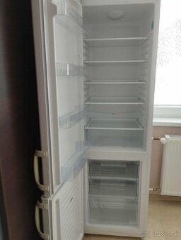 Chladnička s mrazničkou Amica