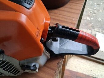 Motorová píla MS 211