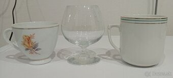 Staré poháre a hrnčeky