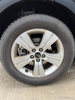 Zimné pneumatiky Yokohama 225/60 R17 na diskoch-Kia Sportage