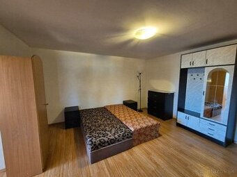 Prenájom 2.izbového bytu v rodinnom dome_Levice