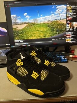 Jordan 4 Yellow Thunder
