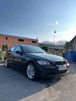 BMW E90 320i (2005)