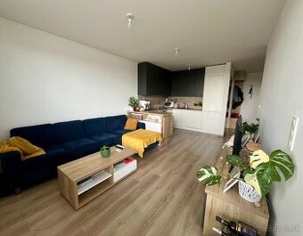 Na predaj 2 izb. byt s loggiou, Bratislava - Rača