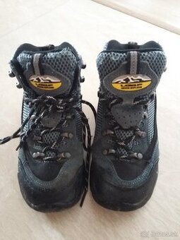 Topánky športové,celoročné,turistické veľ.30