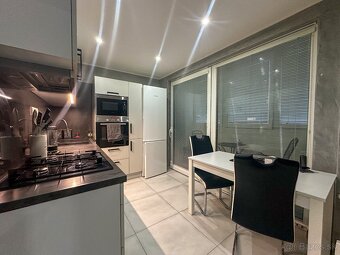 PREDAJ 1 izb. byt 35 m2 po kompletnej rek. ul. Škarvana