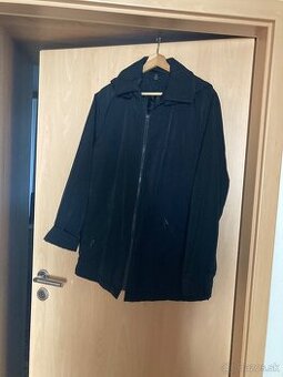 Dámska čierna zimná bunda s kapucňou