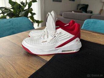 Air Jordan tenisky 37,5