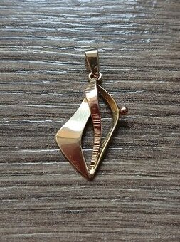 Zlatý dámsky prívesok