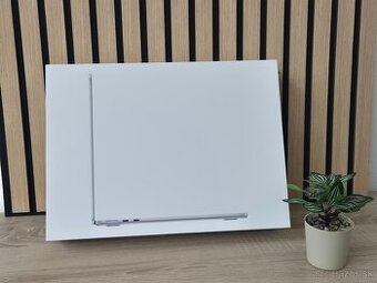 MacBook Air 13" M4, 16+512GB, strieborný | NOVÝ KUS