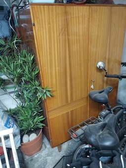 Darujeme 2 skrine za odvoz