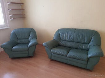 Kožené kreslo a gauč