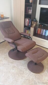 Relaxačné kreslo s taburetom