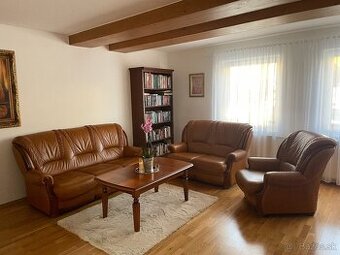 Kožná masívna sedacia súprava