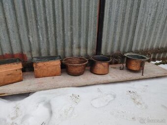Staré medené hrnce