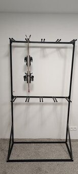 Stojan na dětské lyže