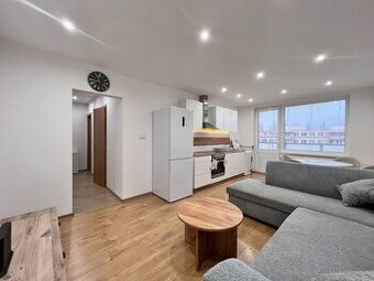 Prenájom 1,5-izbového bytu s dvoma lodžiami – Ždiarska ulica