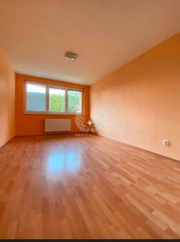 Priestranný 3izbový byt na prenájom s 2mi parkovacími miesta