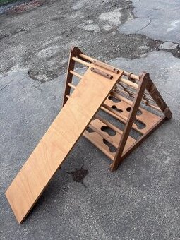 Piklerov trojuholník (alebo Montessori preliezka)