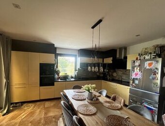 Kuchynská linka do L