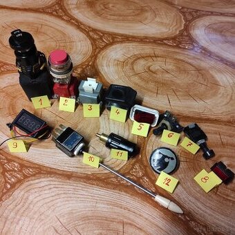 Auto súčiastky-prepinač smeroviek+roôz.vypinače