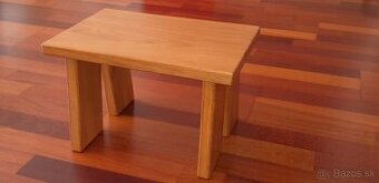 Dubový detský stolček – ručná práca, masív