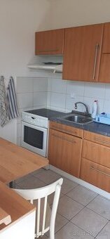 1-izbový byt s 2 balkónmi – centrum LM– voľný od júna