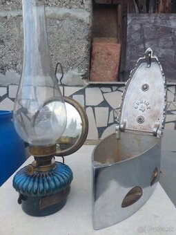 Starožitna lampa a žehlička