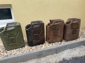 Anglický kanister 1943,1944, 2 x 1945