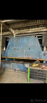 Hydraulický ohraňovací lis