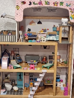 Domček s mini bábikami