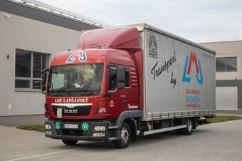 MAN TGL 12.250 s valníkovou nástavbou a hydraulickým čelom