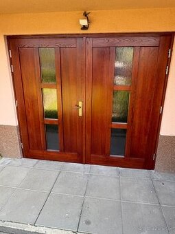 Masívny nábytok, stoly, dvere, schodiskové stupne – výroba a