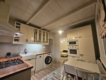 Veľký,2 izb.byt, ul. Benkova ,Nitra Klokočina, balkón